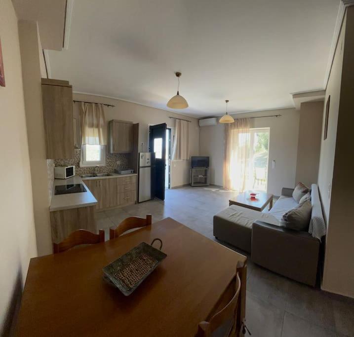 Κamares Houses Mytilene ภายนอก รูปภาพ